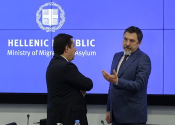 Çuçi vizitë zyrtare në Athinë, takohet me ministrin grek të Migracionit dhe Azilit: Menaxhimi i flukseve migratore një sfidë e përbashkët