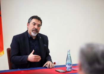 Çuçi mbledh në Fier shefat e jugut: T’i pritet rruga çdo tentative të kultivimit të kanabisit