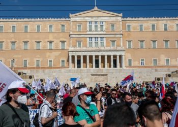 Grekët dalin në protestë: Rrisni rrogat, ulni çmimet