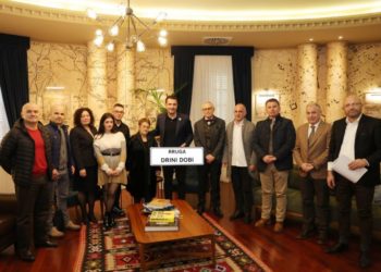 Mjeku gjirokastrit që humbi jetën nga Covid, një rrugë me emrin e Drini Dobit në Tiranë