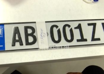 “Të fiksuar” pas targave, mbi 8200 shqiptarë i porosisin me inicialet dhe ditëlindjen