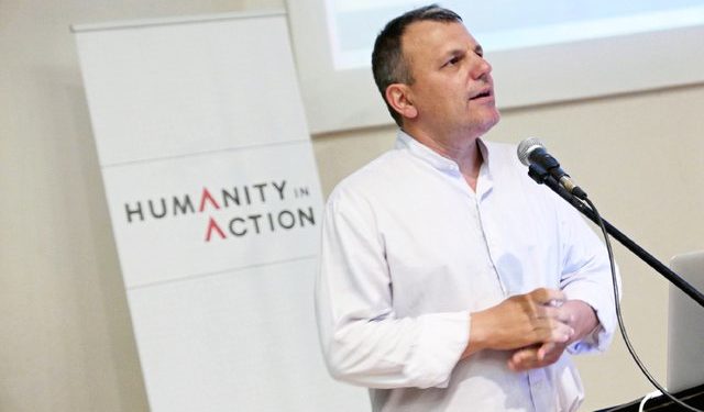 Habitet profesori grek: E pabesueshme që Shqipëria afrohet me Serbinë dhe jo me Greqinë, kujt shqiptari i intereson Serbia?