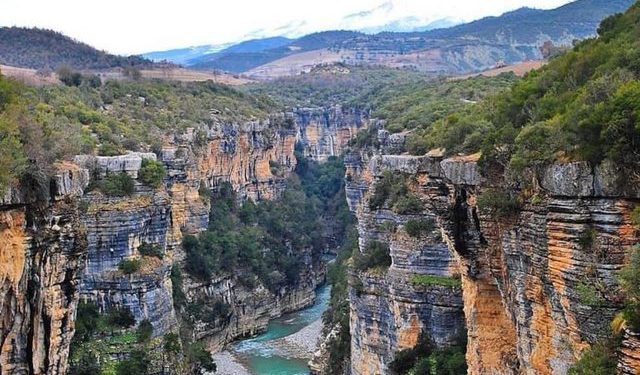 Turistë francezë “pushtojnë” Kanionet e Osumit (FOTO)