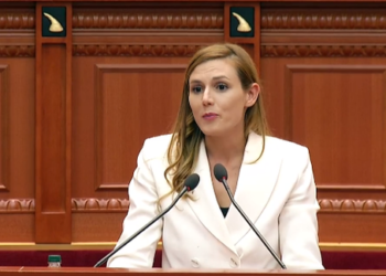 Bora Muzhaqi: Qesh edhe vetë kur i dëgjoj gafat që bëj, po me kohën do mësohem