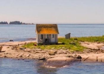 Shtëpia më e izoluar në botë del në shitje (FOTO)