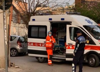 Sherr mes të rinjve, dy të plagosur me thikë