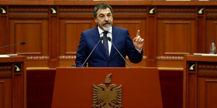 Çuçi sqaron pse mungon anëtari i Komitetit Shqiptar të Helsinkit në Komisionin Kombëtar për Azilin