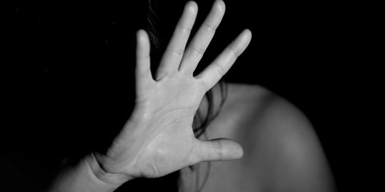 E rëndë në Greqi/ Shqiptari që hiqej si pakistanez përdhunon 17-vjeçaren greke. Ja si ndodhi ngjajra e rëndë në Athinë