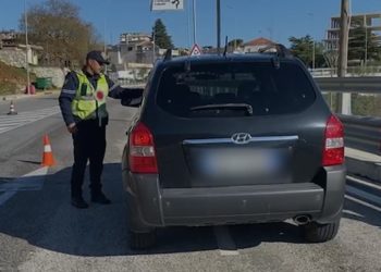 Policia e Gjirokastrës bën bilancin e një jave: Shoferë të arrestuar, 350 gjoba dhe 7 patentat të hequra (VIDEO)