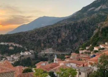 Merr flakë një shtëpi në Dhërmi