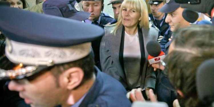 Gjykata e dënon me 6 vite burg për korrupsion, arrestohet në kufirin grek ish-ministrja