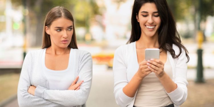 Pse disa njerëz ju irritojnë pa ndonjë arsye të veçantë?