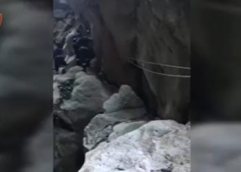 Dalin pamjet, shihni si e shpëtoi alpinisti shqiptar turistin polak të bllokuar në Gjipe (VIDEO)