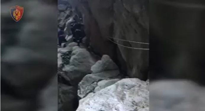 Dalin pamjet, shihni si e shpëtoi alpinisti shqiptar turistin polak të bllokuar në Gjipe (VIDEO)