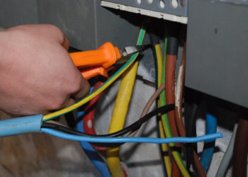 Vidhte energjinë elektrike, arrestohet 54-vjeçari nga Tepelena