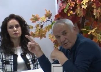 “Shpërthen” këshilltari i PS: Gjirokastra po kthehet në fshat si Këlcyra, ikën të gjitha drejtoritë. Të paktën të themi që nuk jemi dakord (VIDEO)
