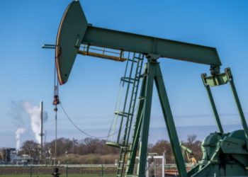 Çmimi i naftës ra me 5 për qind