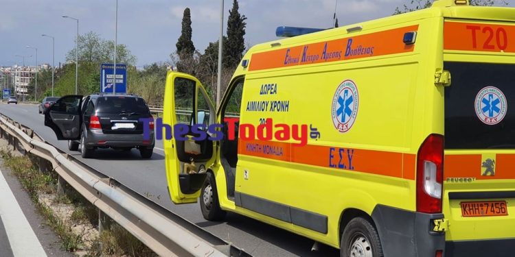 Greqi, aksident i frikshëm në Selanik, makina përplas dhe tërheq zvarrë këmbësorin