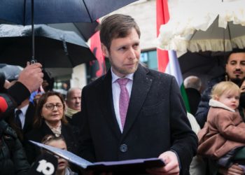 Presidenti i ri i Shqipërisë, del emri i kandidatit të parë