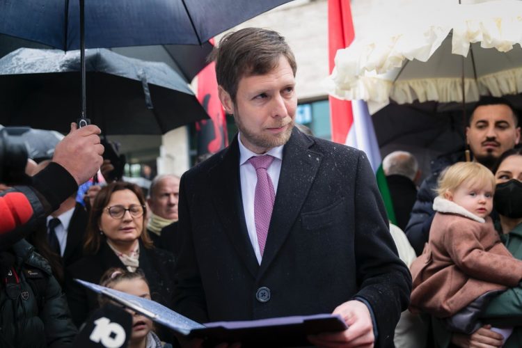 Presidenti i ri i Shqipërisë, del emri i kandidatit të parë