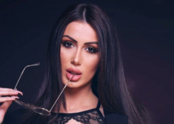 Modelja shqiptare: Burrat po na detyrojnë që t’i rrahim