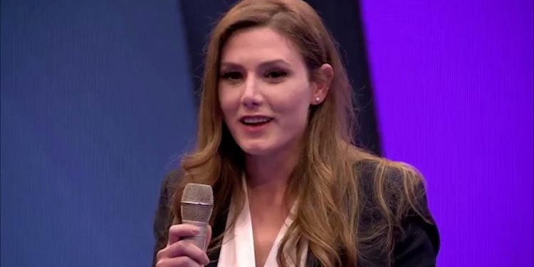 Bora Muzhaqi bën gafën e radhës: Ju kërkoj ndjesë për diellin e tepruar