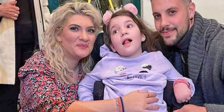 Roula që tmerroi Greqinë, zbulohet lidhja jashtëmartesore me të afërmin e burrit të saj