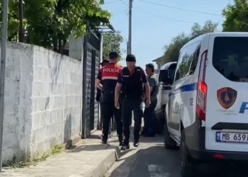 Merrte makina me qira dhe i shiste për skrap, arrestohet 34-vjeçari