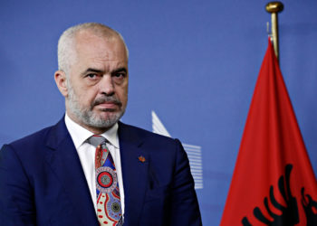 BIRN: Adhurimi i socialistëve ndaj Edi Ramës ngre shqetësime për krijimin e “kultit të individit”