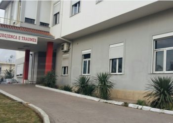 U godit 4 herë me thikë, i riu nga Saranda në gjendje të rëndë në Spitalin e Traumës