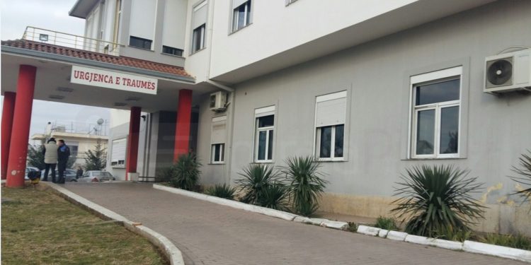 U godit 4 herë me thikë, i riu nga Saranda në gjendje të rëndë në Spitalin e Traumës