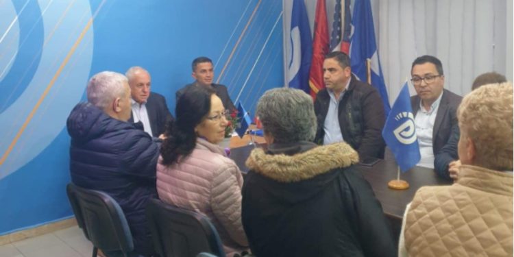 “Rithemelohet” PD Gjirokastër, Dashua është ulur një karrige më poshtë, Spiro Ksera shkëlqen me mungesën e tij (FOTO)