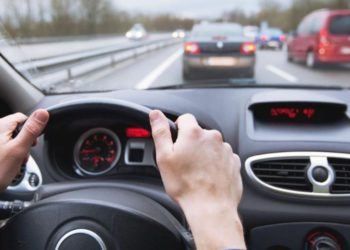 Ligji i çuditshëm në Greqi: Gjobë edhe për ata që i japin makinës me shpejtësi të ulët në autostradë