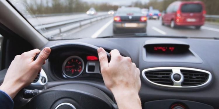 Ligji i çuditshëm në Greqi: Gjobë edhe për ata që i japin makinës me shpejtësi të ulët në autostradë