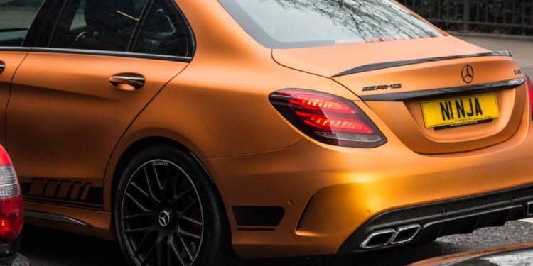 Tangërllëku kushton! Lajm i keq për shqiptarët e fiksuar pas makinave në Angli