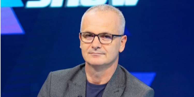 Shqipërinë po e fshijnë me gomë!