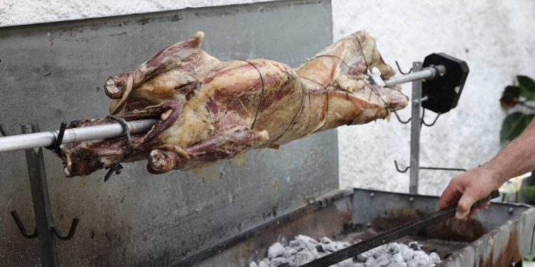 Nesër Pashkët, zbatoni thirrjen e mjekëve që të mos e hani darkën në spital!