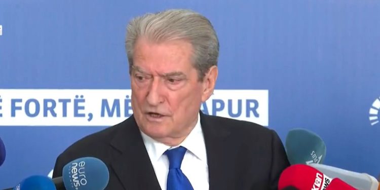 A do ta votonit Bashën për President? Berisha: A ka mundësi të mos bëni shaka?