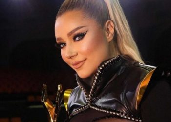 Ronela Hajati: S’do ta fitoj kurrë Eurovisionin, por më mbushen sytë me lot kur ju lexoj