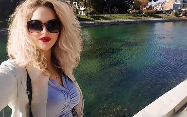 Pas Bora Zemanit, Spartak Ngjela “fiksohet” me poeten e re: Si sorkadhe, bukuri femërore dhe talent