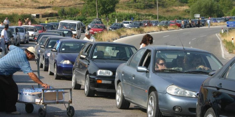 Emigrantët, fati dhe “mallkimi” i Shqipërisë