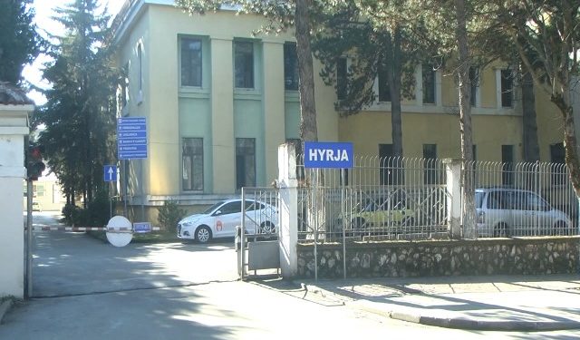 Tragjedi për Bajram/ Nëna e sëmurë i merr jetën foshnjës brenda në valixhe