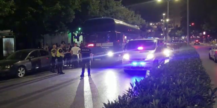 Plas dhuna edhe te Kryeministria, tifozët italianë kundër policisë