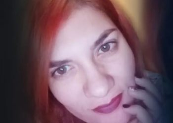 Dëshmia rrënqethëse për nënën që tronditi Greqinë: Para varrimit të vajzave, shkopi të rregullojë flokët në parukeri