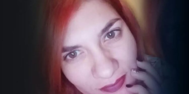 Dëshmia rrënqethëse për nënën që tronditi Greqinë: Para varrimit të vajzave, shkopi të rregullojë flokët në parukeri