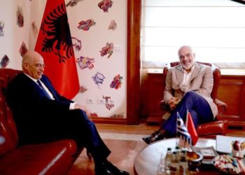 Ministri grek: Se çfarë qendrimi ka Shqipëria për “çështjen çame”, dëgjoni Ramën, jo ministren e tij. “Detin” e zgjidhim pasi të iki Meta