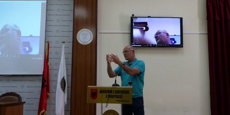 Butrinti me koncension, Auron Tare: Tare: Ju që keni firmosur do t’ju mbetet emri në histori që dorëzuat