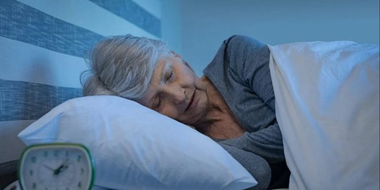 Studimi, ja pse 7 orë gjumë gjatë natës janë ideale