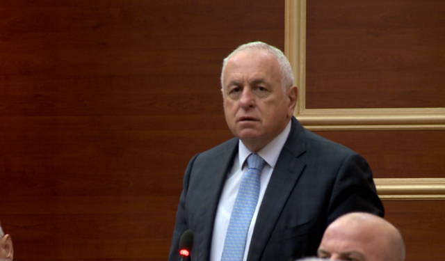 “Burrec që aludon për kolegët”, deputeti Gjirokastrës sulmon Gaz Bardhin: Vila 760 mijë euro inskenim i pistë, je pseudo jurist