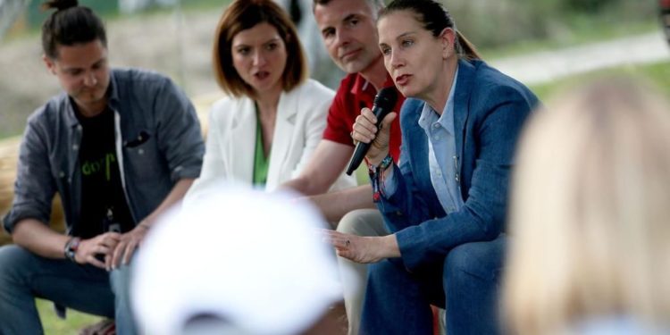 Kumbaro në Borsh: Nuk kemi industri të rëndë, por turizëm dhe bujqësi si fuqi ekonomike